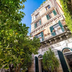  Apartment Centre Flats